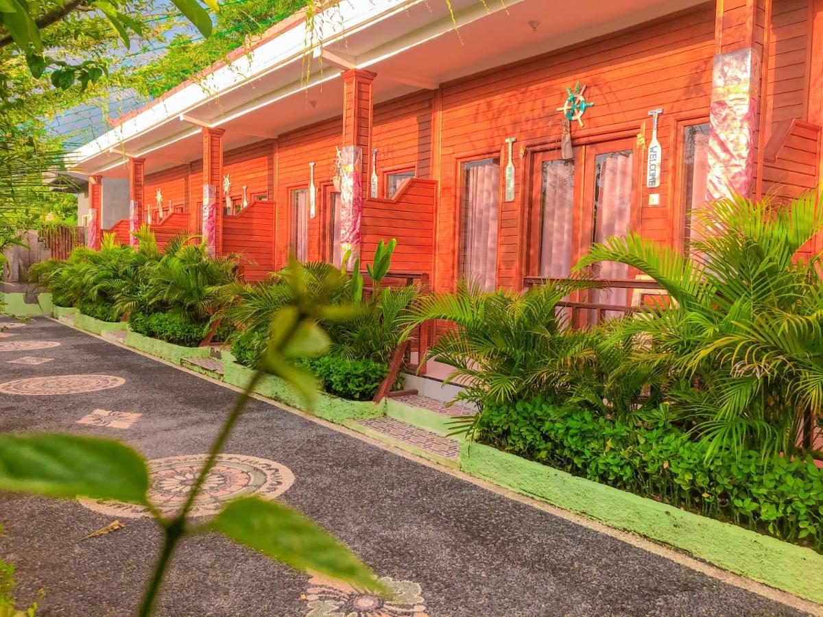 Auora Guest House นูซาเลมโบงัน ภายนอก รูปภาพ