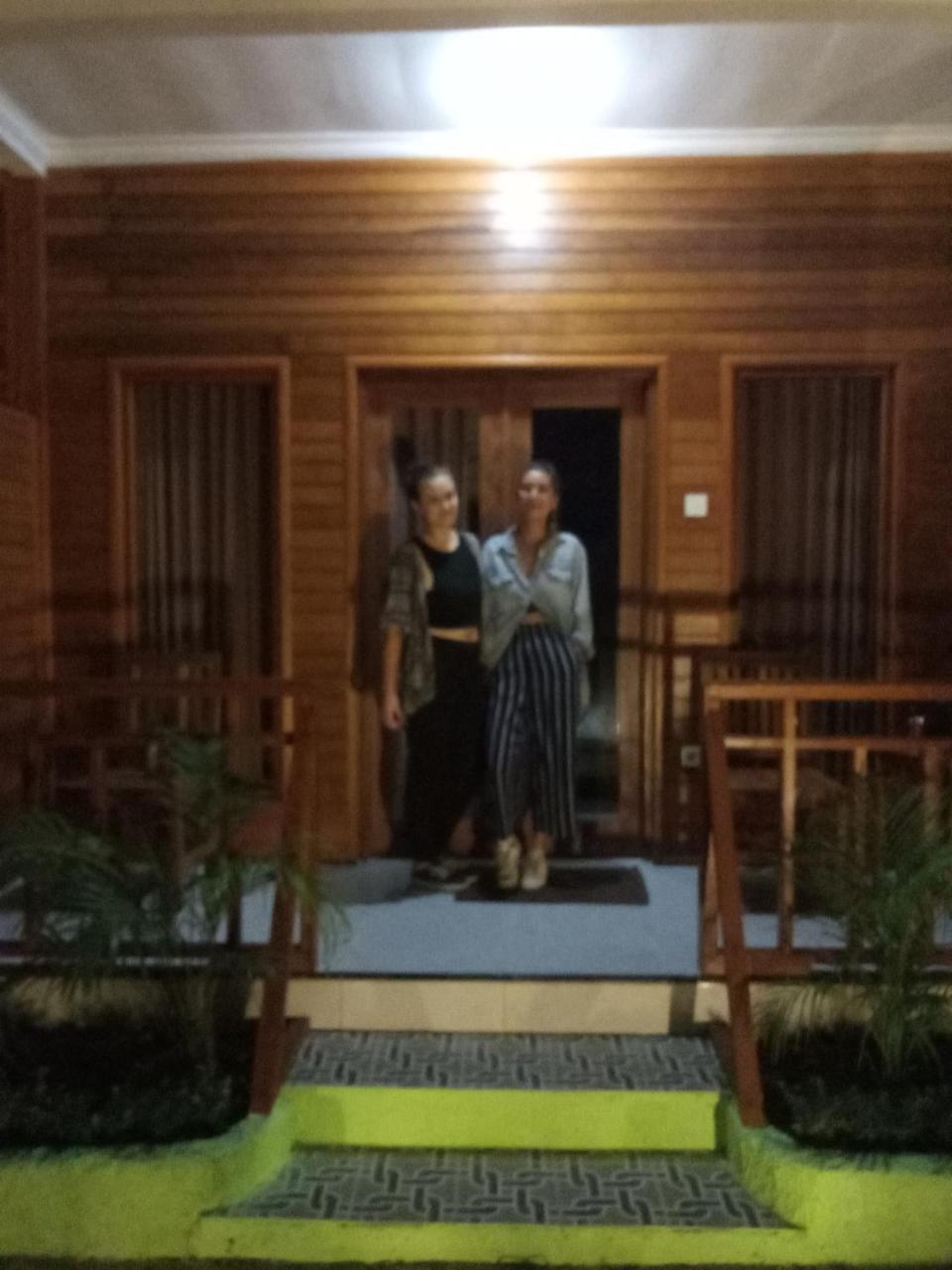 Auora Guest House นูซาเลมโบงัน ภายนอก รูปภาพ