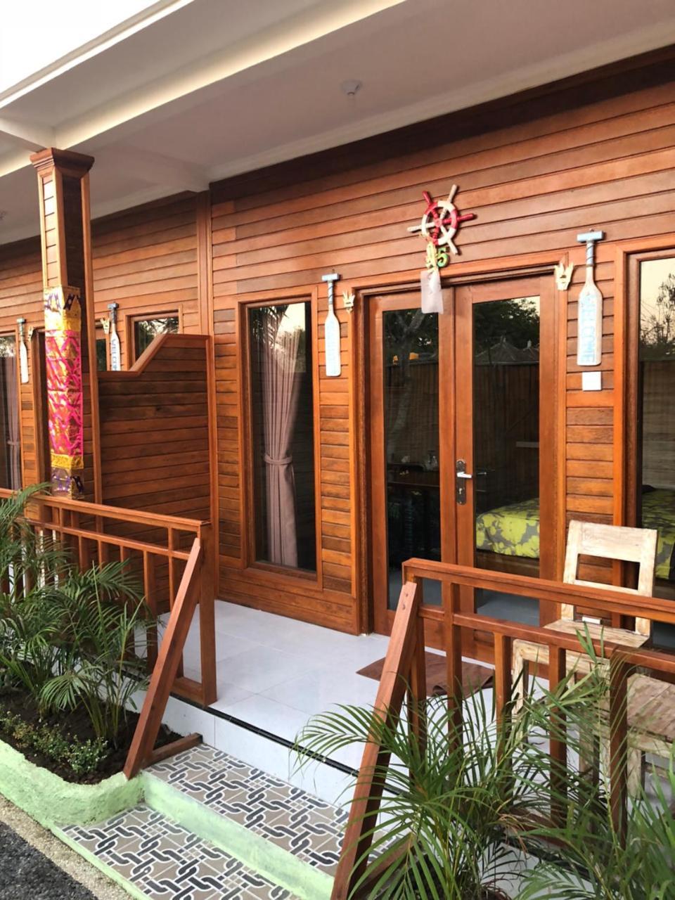 Auora Guest House นูซาเลมโบงัน ภายนอก รูปภาพ