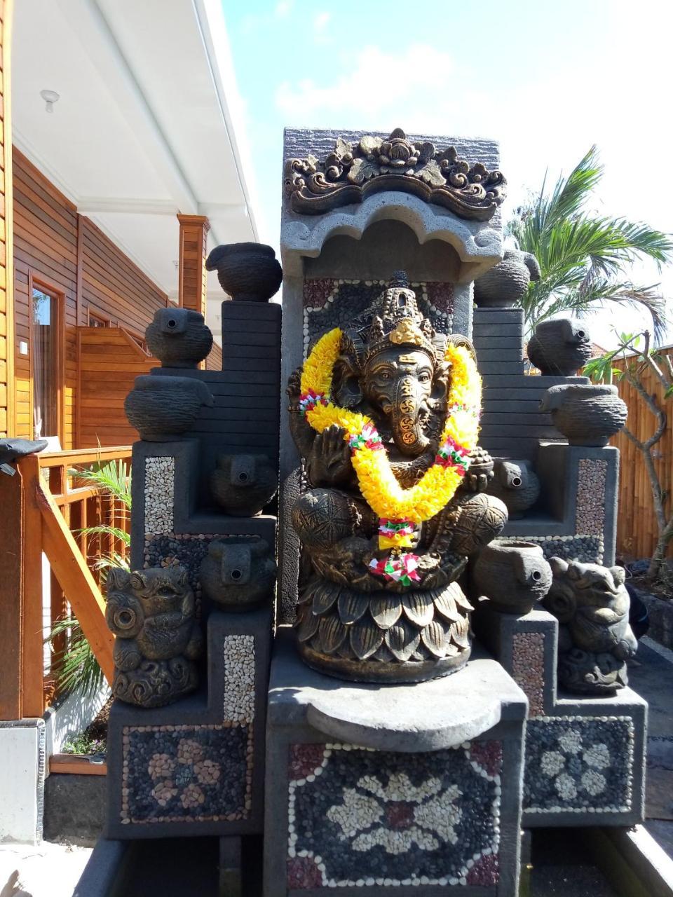 Auora Guest House นูซาเลมโบงัน ภายนอก รูปภาพ