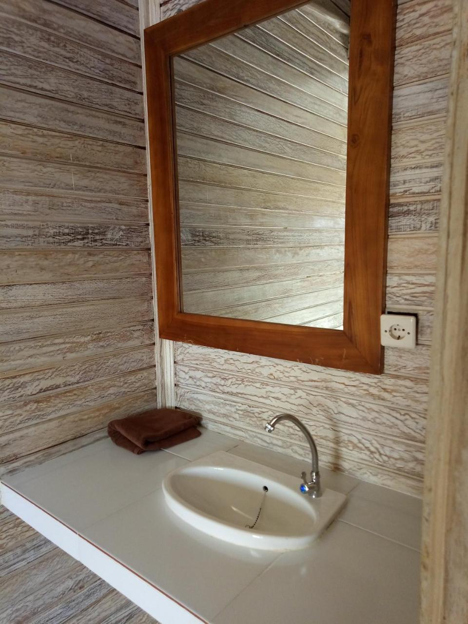 Auora Guest House นูซาเลมโบงัน ภายนอก รูปภาพ